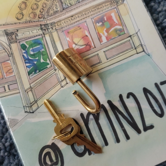 Louis Vuitton Lock & 2 Keys - LV Padlock - Picture 5 of 7